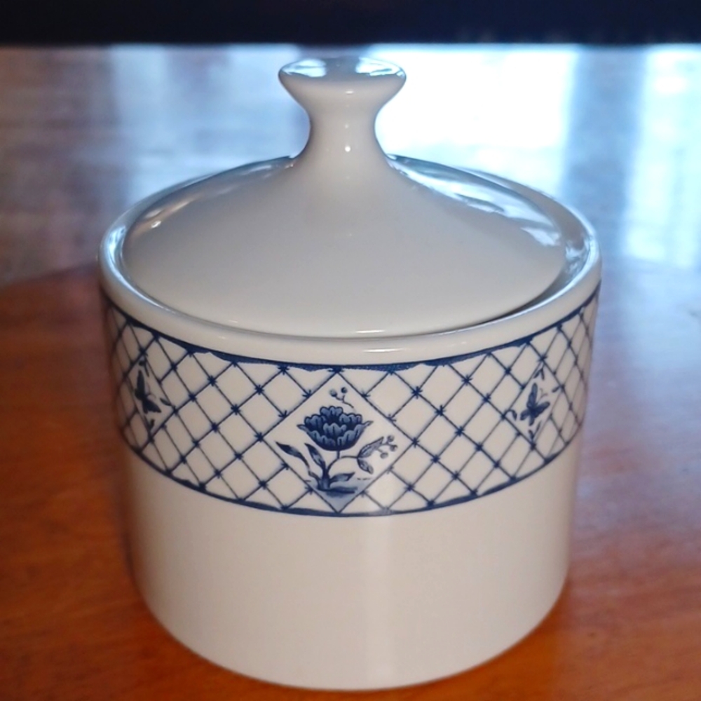 Vintage Discontinued Sugar Bowl w/Lid Dynasty by Sango #8839